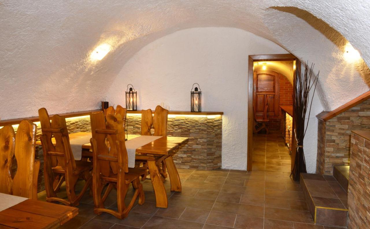 Готель Restaurace A Penzion Pod Hradem Злін Екстер'єр фото